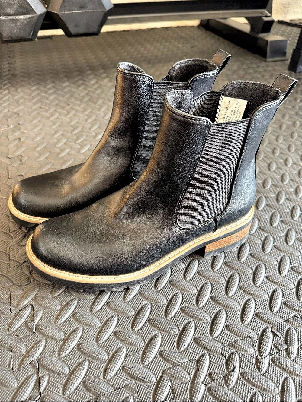 Universal Thread Black Chelsea Lug Sole Ankle Boots